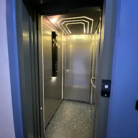 Loft Des Etrangers Lägenhet *